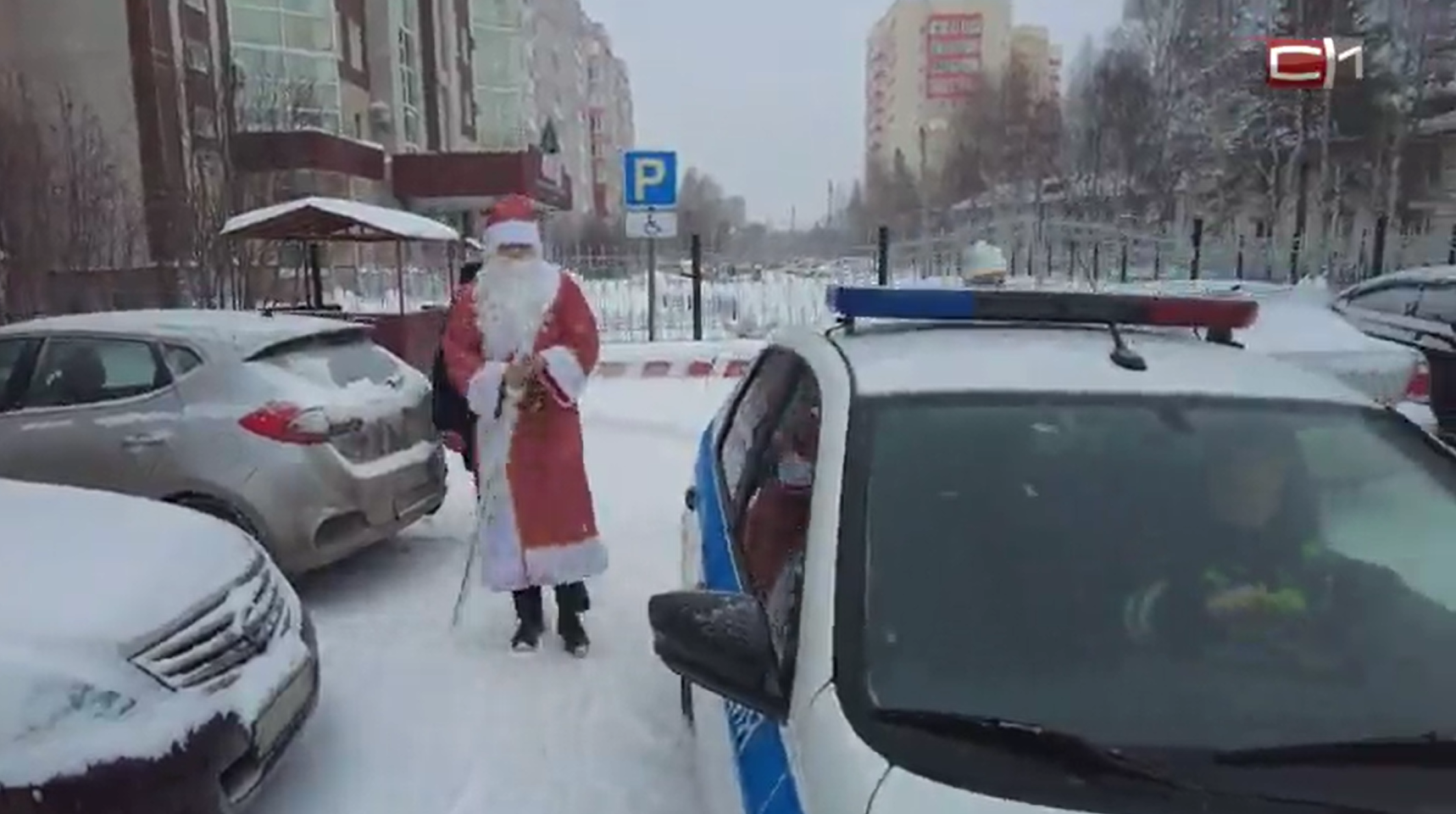 Благотворительную новогоднюю акцию устроили полицейские Сургутского района