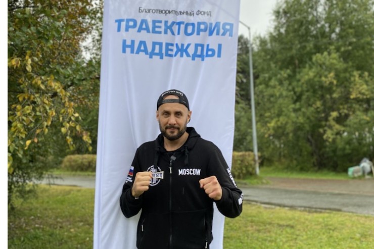 В Сургуте прошёл Благотворительный забег с чемпионом Мира по кикбоксингу Александром Липовым